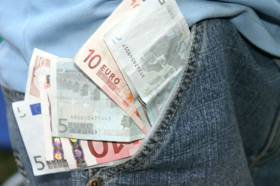 Umfrage: Jeder Vierte spart bei Finanzvorsorge für Kinder